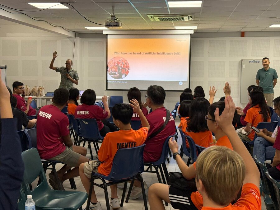 Telok Blangah Mentoring Club session – mentees raising hands during AI discussion